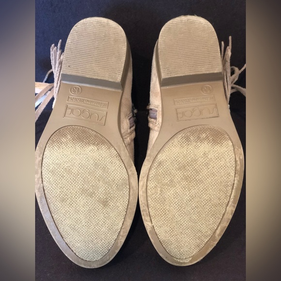 Girls Sugar Suede bootie with fringe and side zipper. Sand - Picture 3 of 5